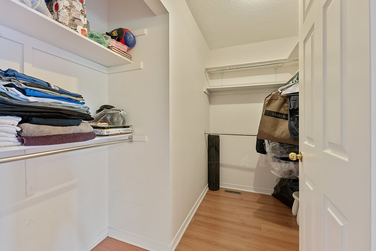 28 Thornway Ave