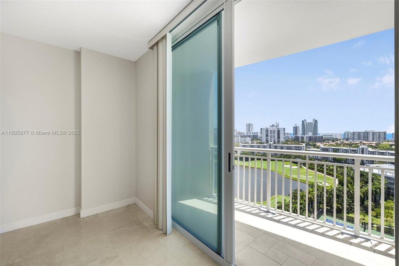 Duo Condominium East, Unit 1604E