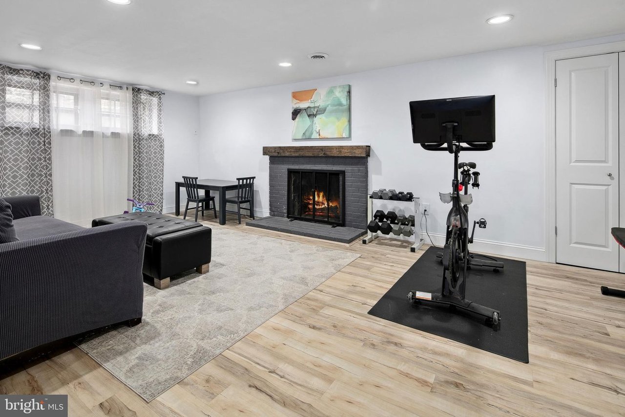 1212 Dale Dr