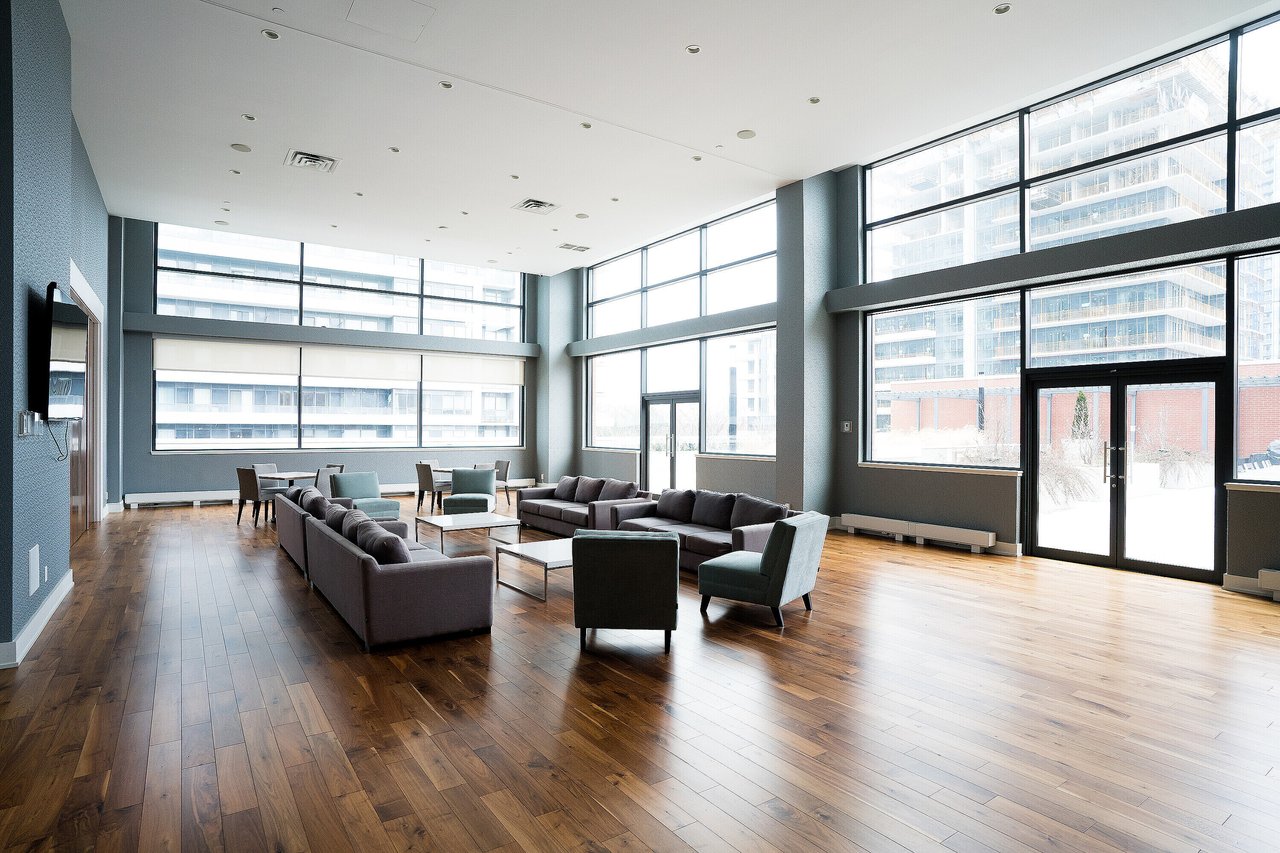 2212 Lake Shore Boulevard W 1803