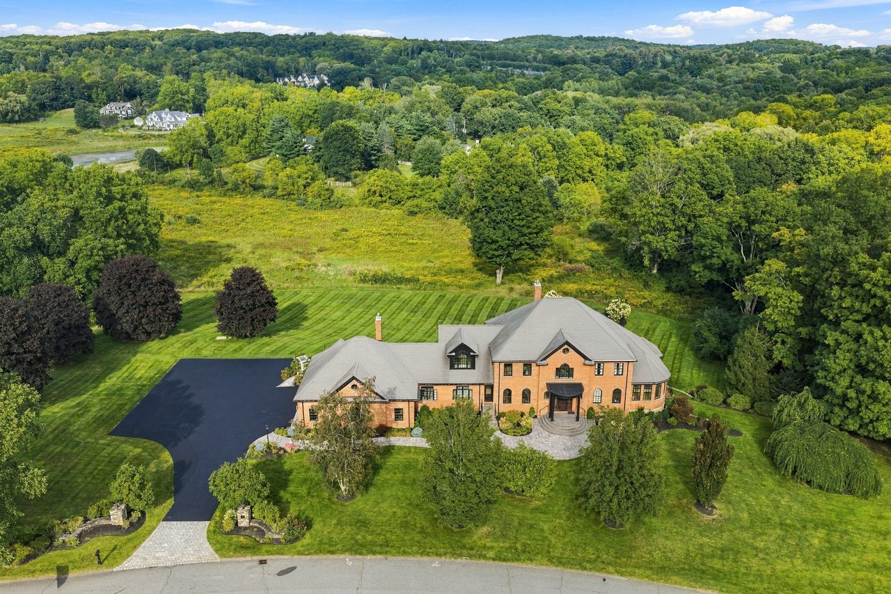 3 Wyndemere Drive