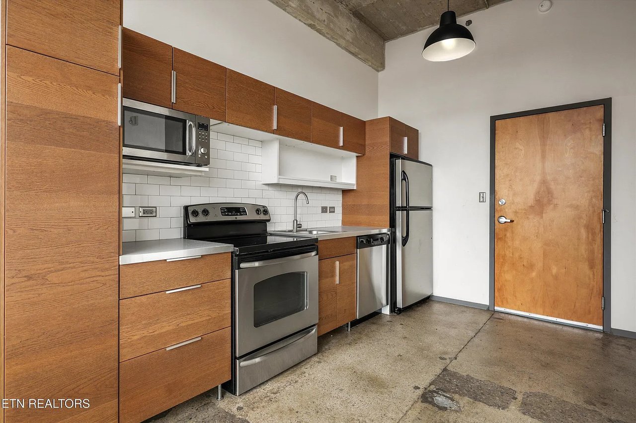 200 W. Jackson Avenue