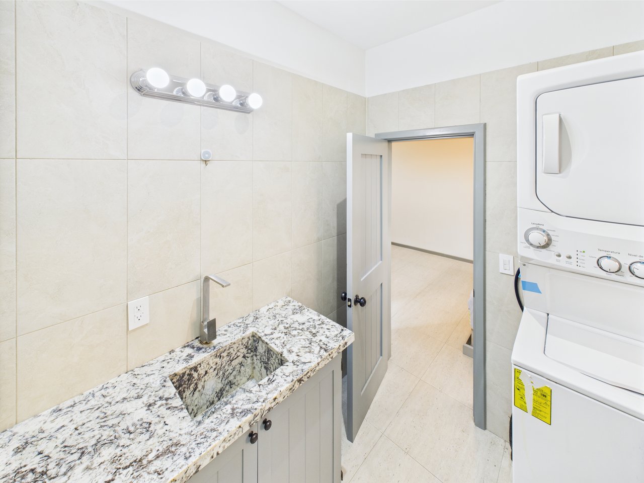 Condo 306, Diamond Apartments