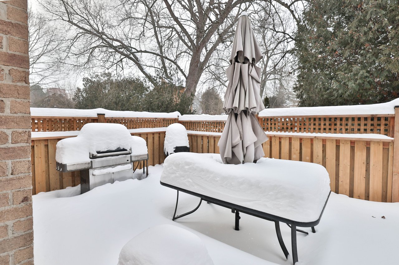 5255 Lakeshore Road 7