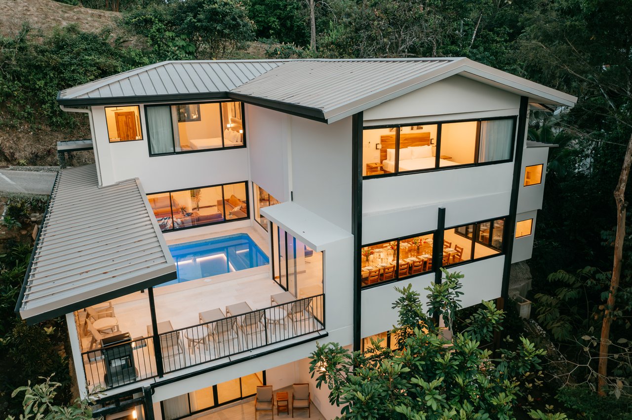 Grand luxury 9 bedroom, 9.5 bath ocean view home near Marina Pez Vela