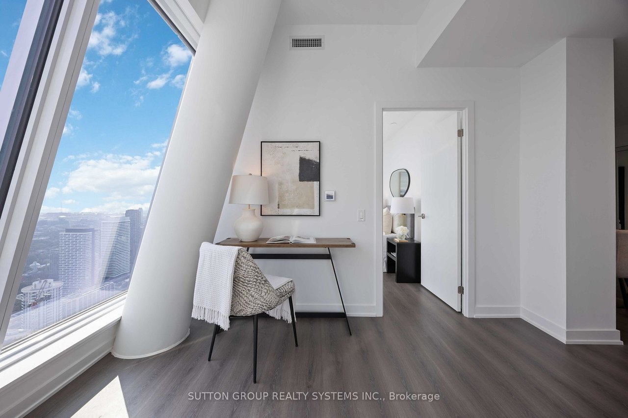 YORKVILLE PENTHOUSE LIVING