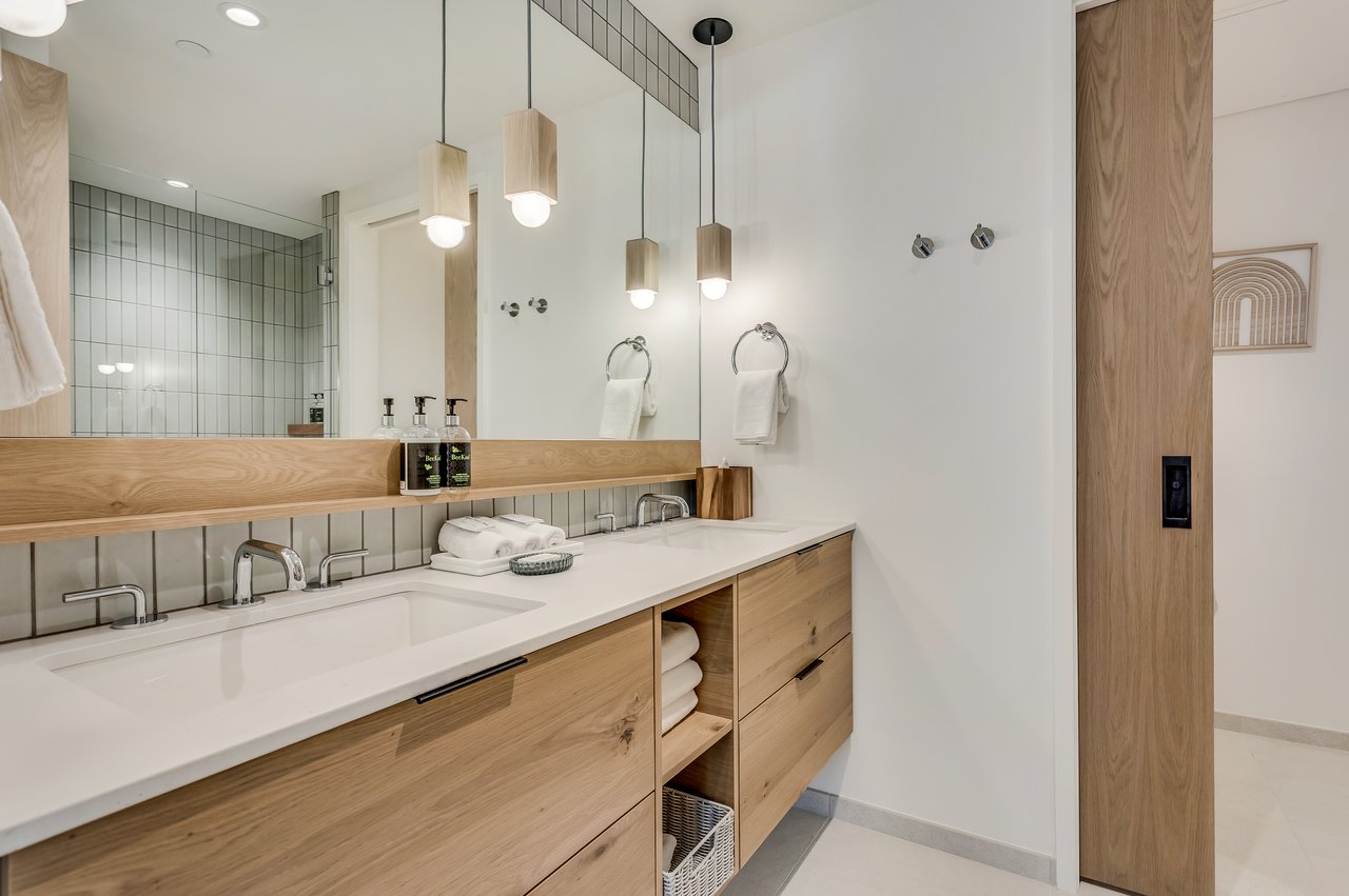 Electric Pass Lodge Gem