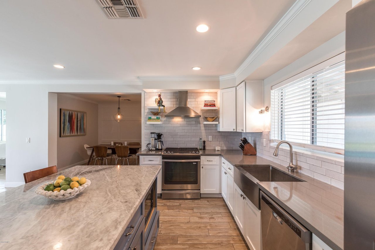 4009 E AVALON Dr