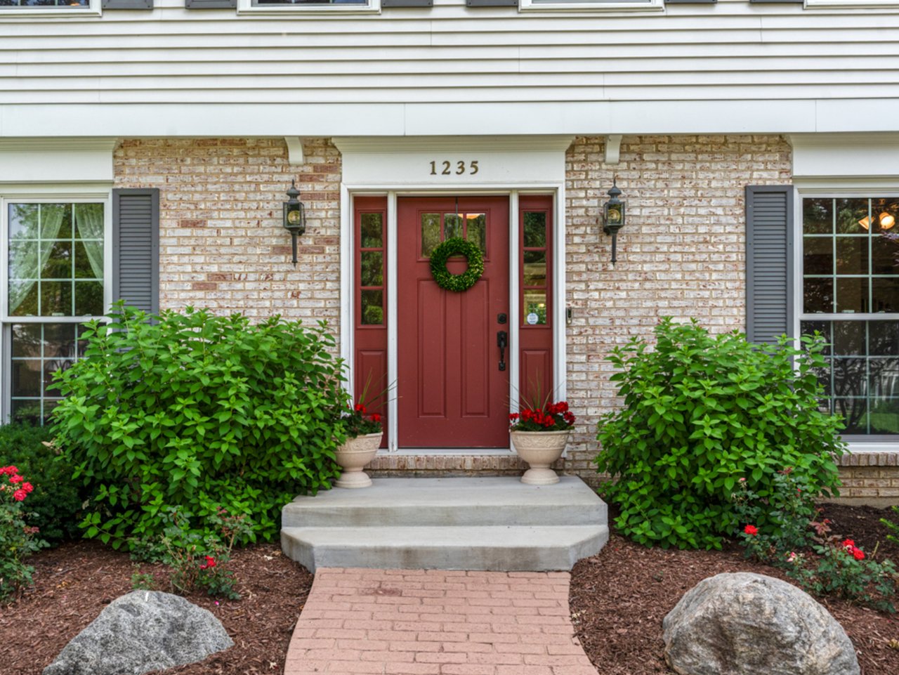 1235  Pin Oak Court