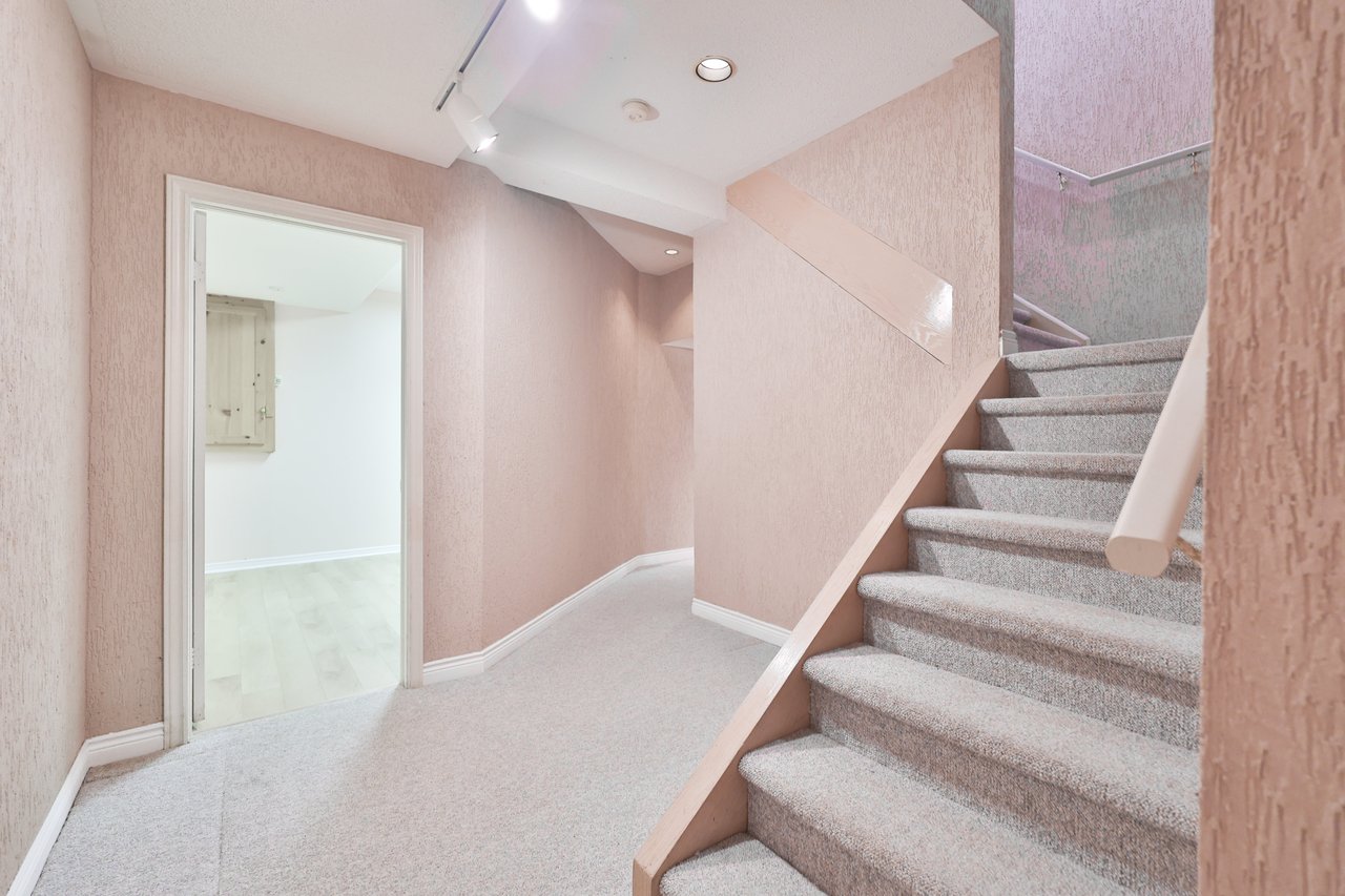 78 West River Street, Oakville