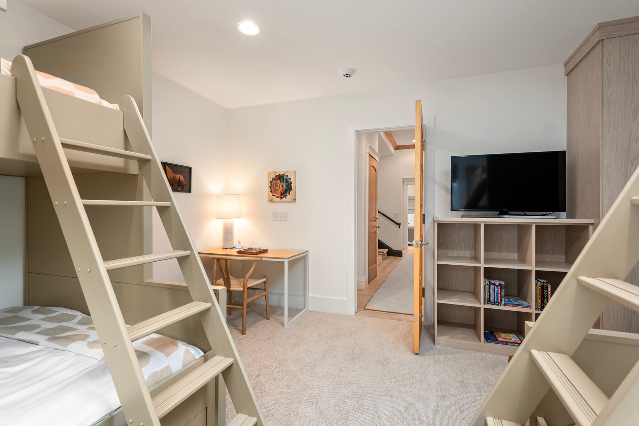 Beautiful Mountain Contemporary Townhome in Aspen Central Core