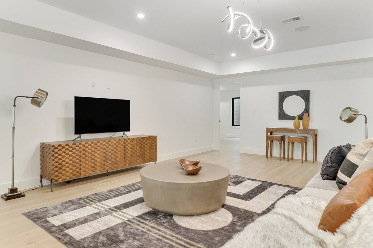 	  	1138 Basil Rd, Mclean, VA 22101