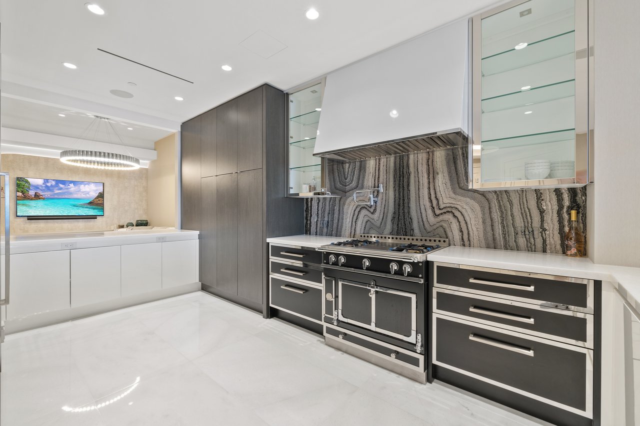 17901 Collins Ave # 3003