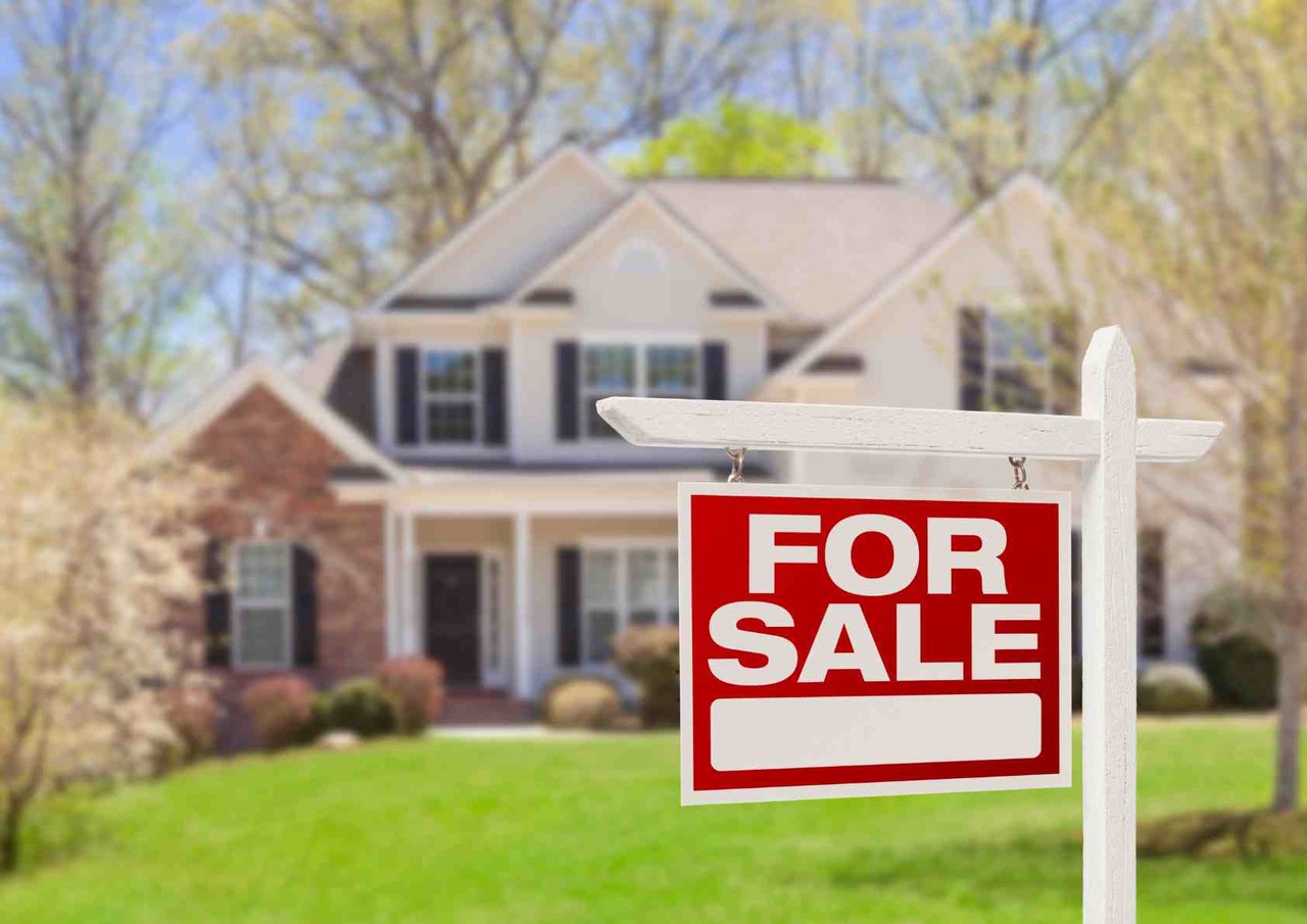 Best Time to Sell a House: Should You List Before the Holidays or Wait for Spring?
