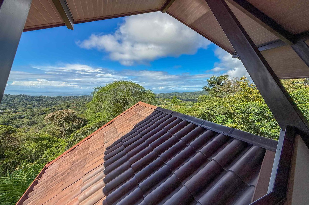 Panoramic Ocean View 4-Bedroom Home with Big Pool & Ample Space to Entertain in Ojochal Costa Rica