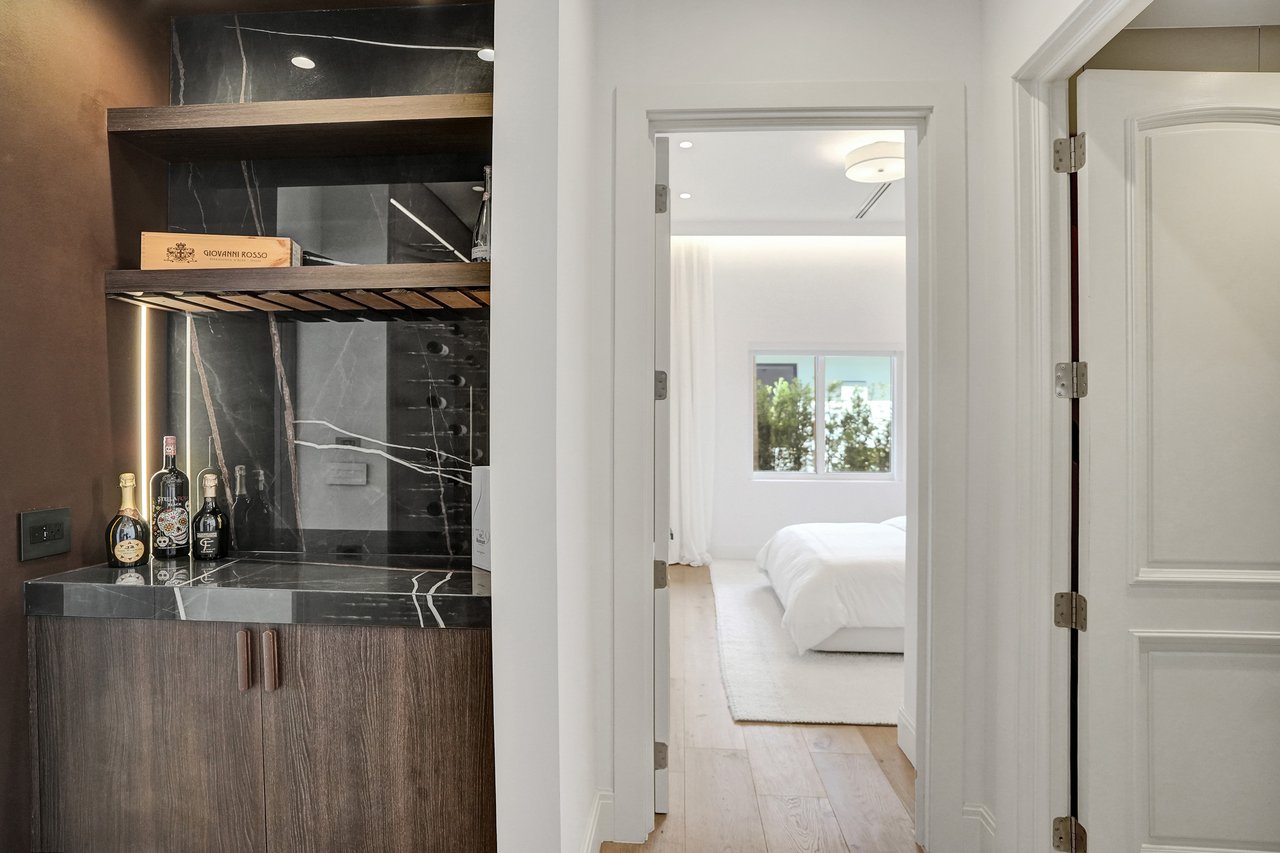 30  S Compass Dr