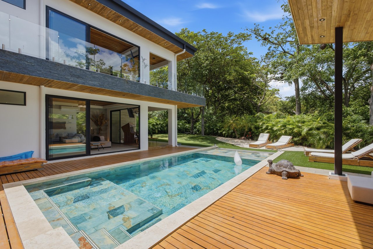 Casa La Ola Perfecta | Luxury 5-Bedroom Home with Pool Near the Beach in Hacienda Pinilla
