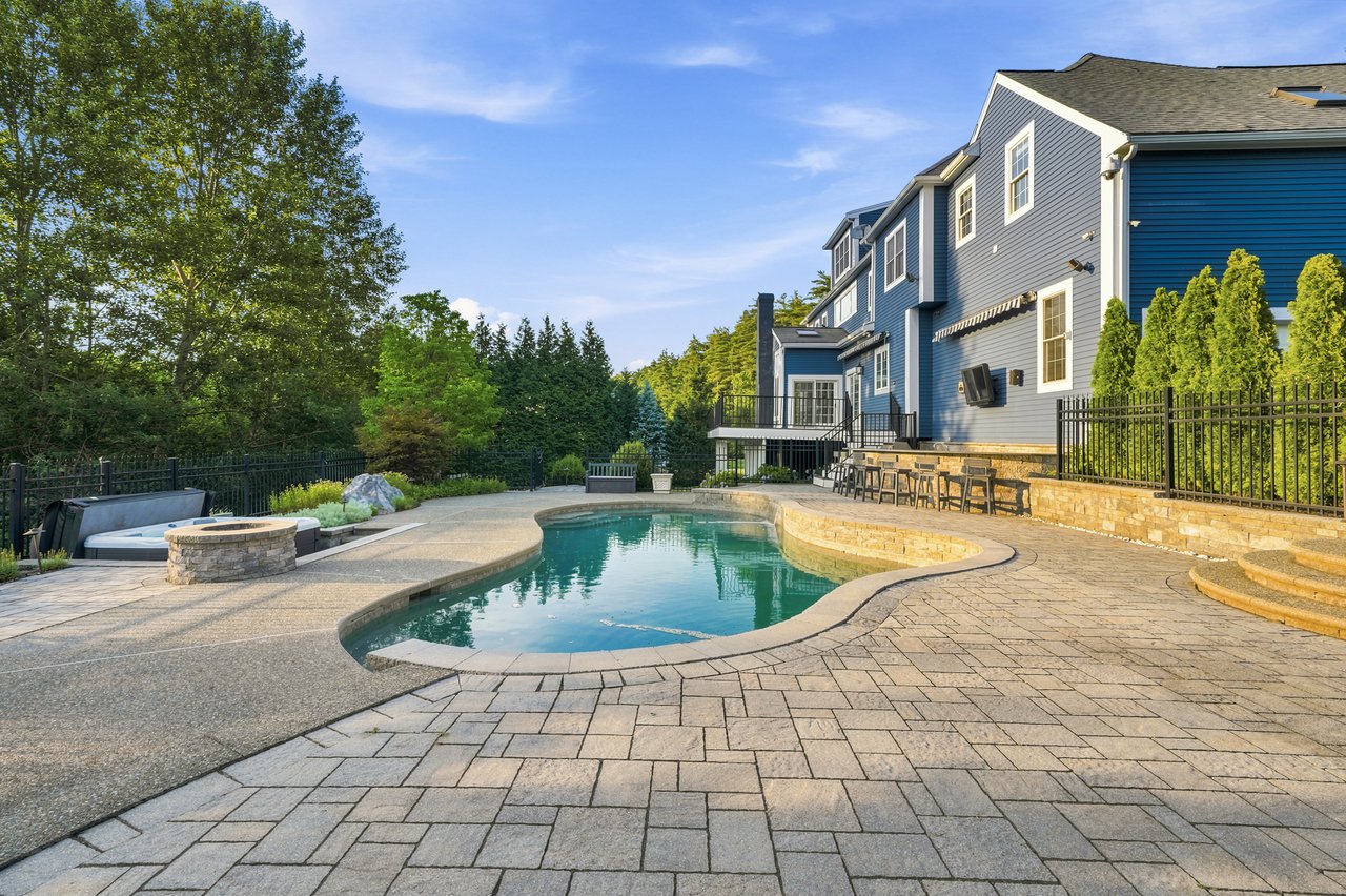 25 Collins Rd