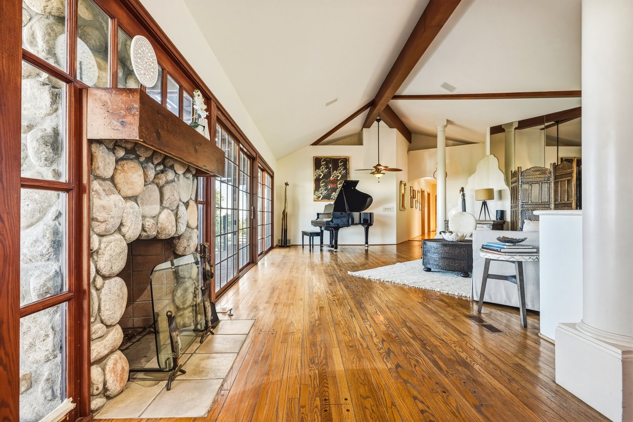 3400 Coast View Dr