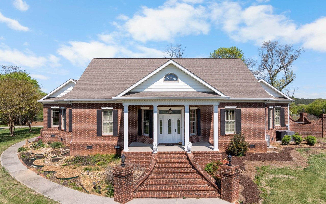 Wallace Luxury Spotlight | 361 Highway 307 Athens, TN 37303
