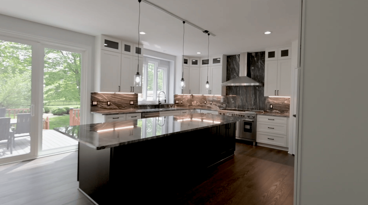 2344 Country Brook Dr, Hinckley, OH 44233