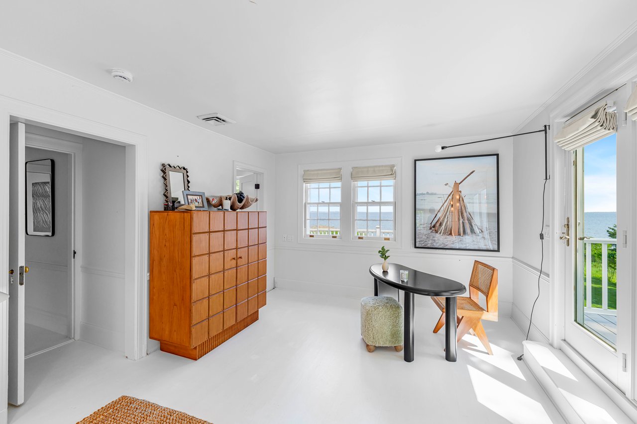 AN ELEGANT WATERFRONT ESCAPE