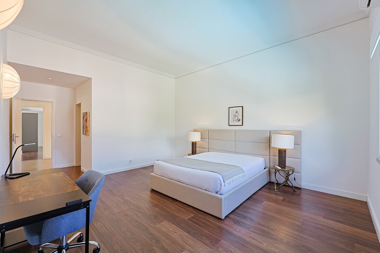Stylish Renovated 5-Bedroom Villa with Pool in Monte Estoril’s Prestigious Avenida de Portugal