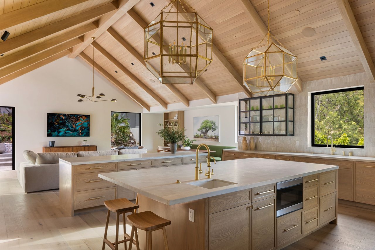 Stonecrest Lodge in Studio City 