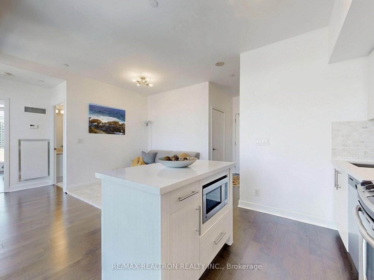 PENTHOUSE ON ENGLINGTON CROSSTOWN LRT