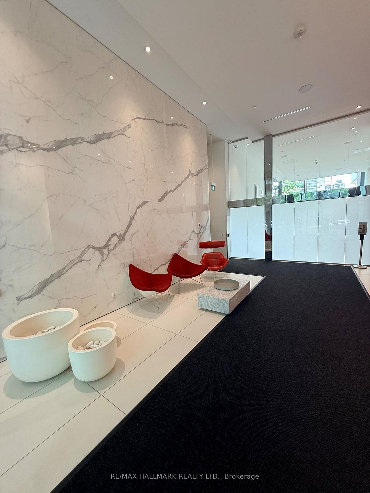 PRESTIGE LIVING AT YONGE & EGLINTON