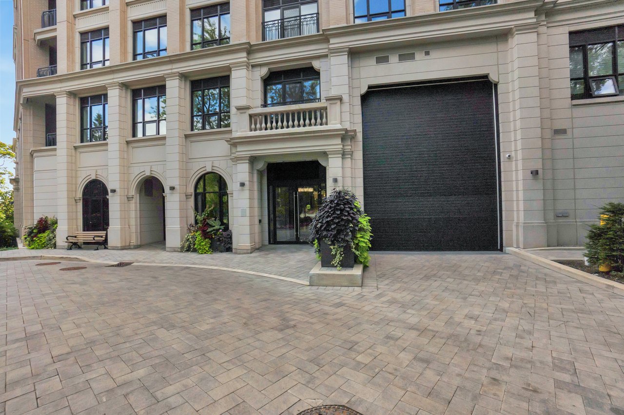 4 The Kingsway #404, Toronto Ontario