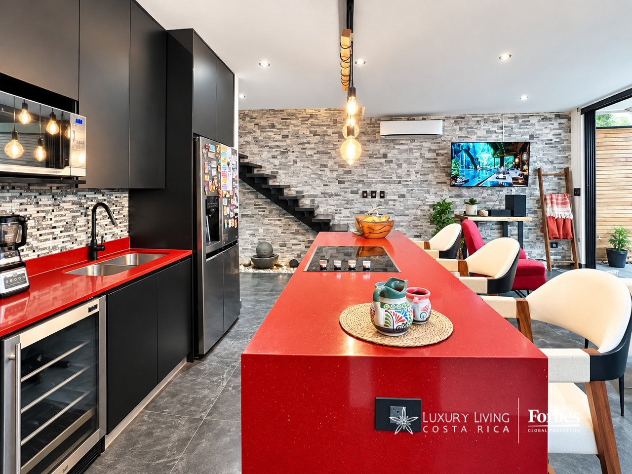 21566 - Contemporary corner home with 3 bedrooms and a garden in Lindora