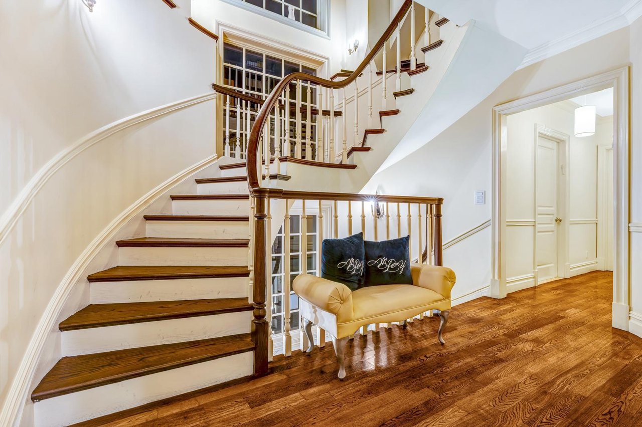 850 E 23rd Street private house