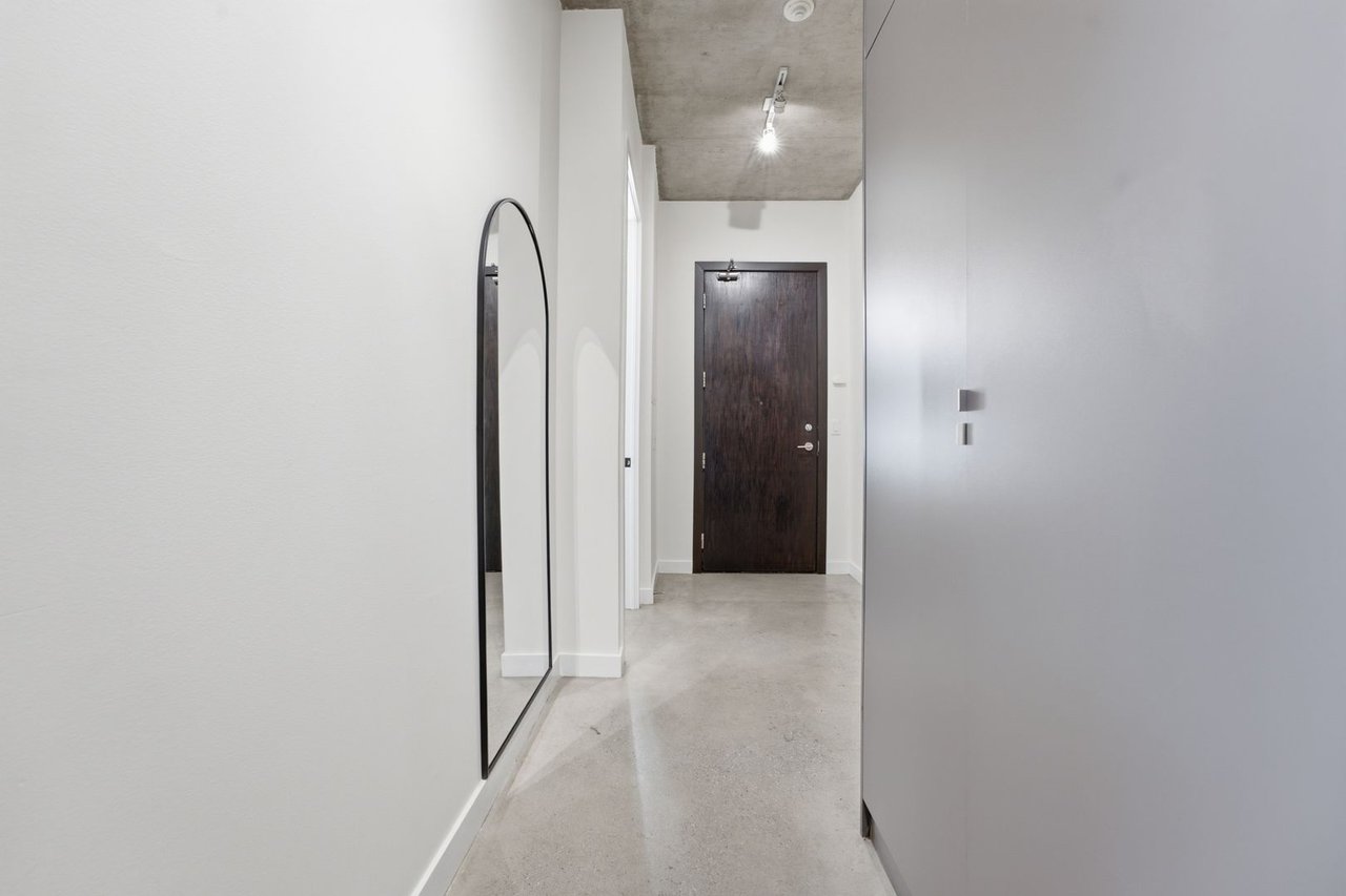 19 Brant St 204