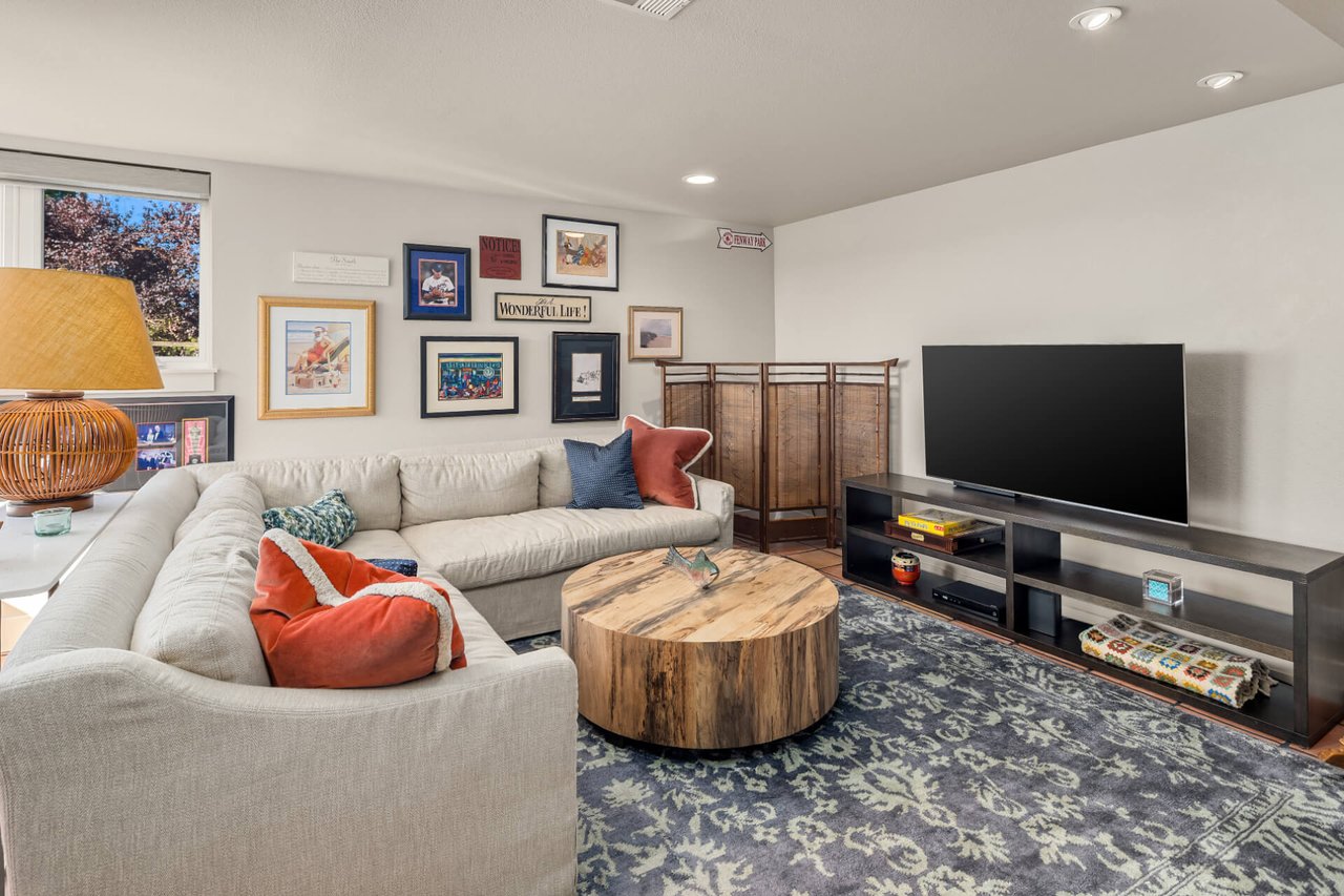 4105 SW Holly Street