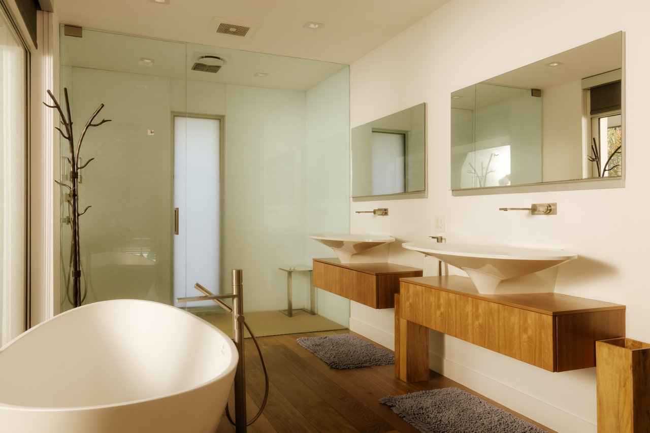 2402 Carman Crest Dr