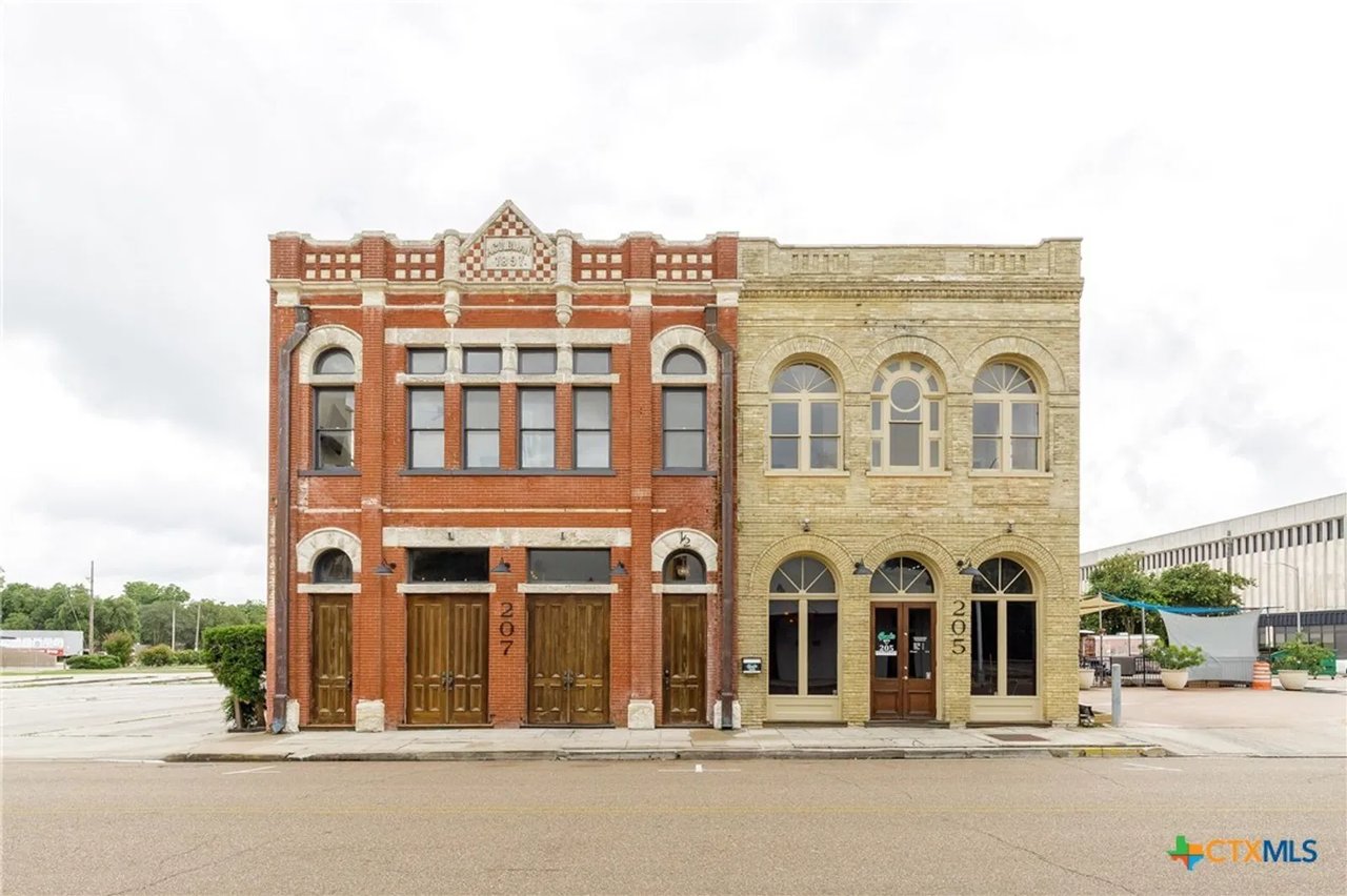 205 1/2 E Constitution St