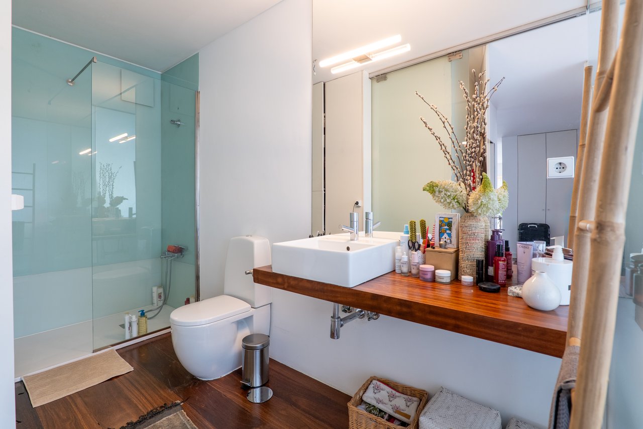 Sea View 2-Bedroom Apartment for Rent in Tranquil Foz Location
