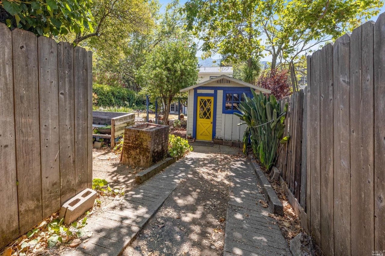 1132 Sir Francis Drake Blvd