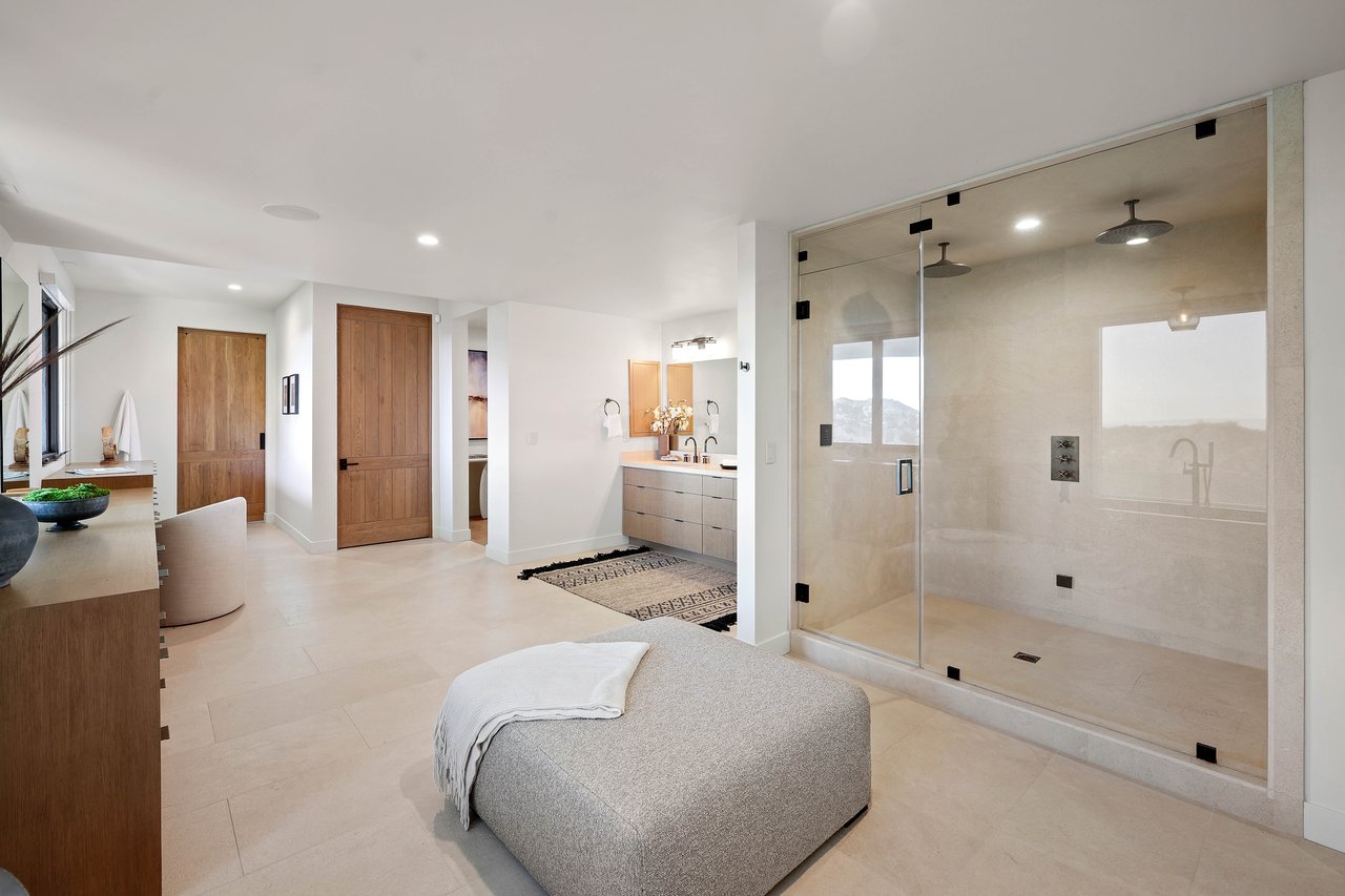 7212 Mulholland Dr, Hollywood Hills