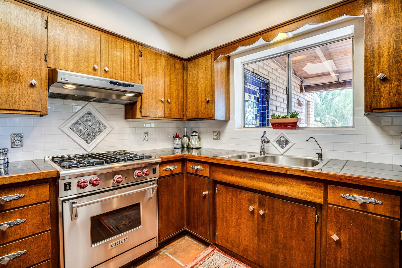 1129 W Fern Dr