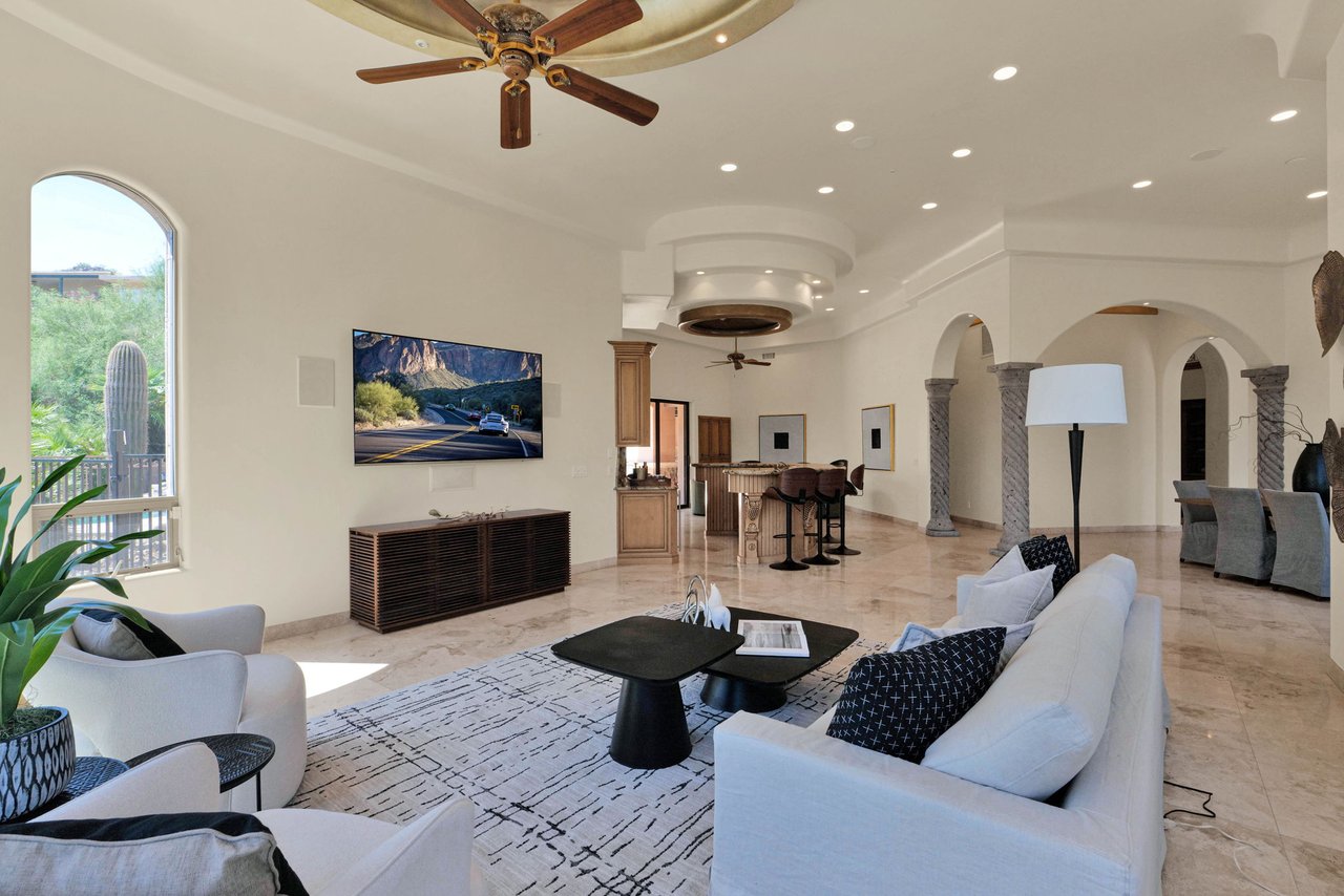 4141 E LAKESIDE Lane