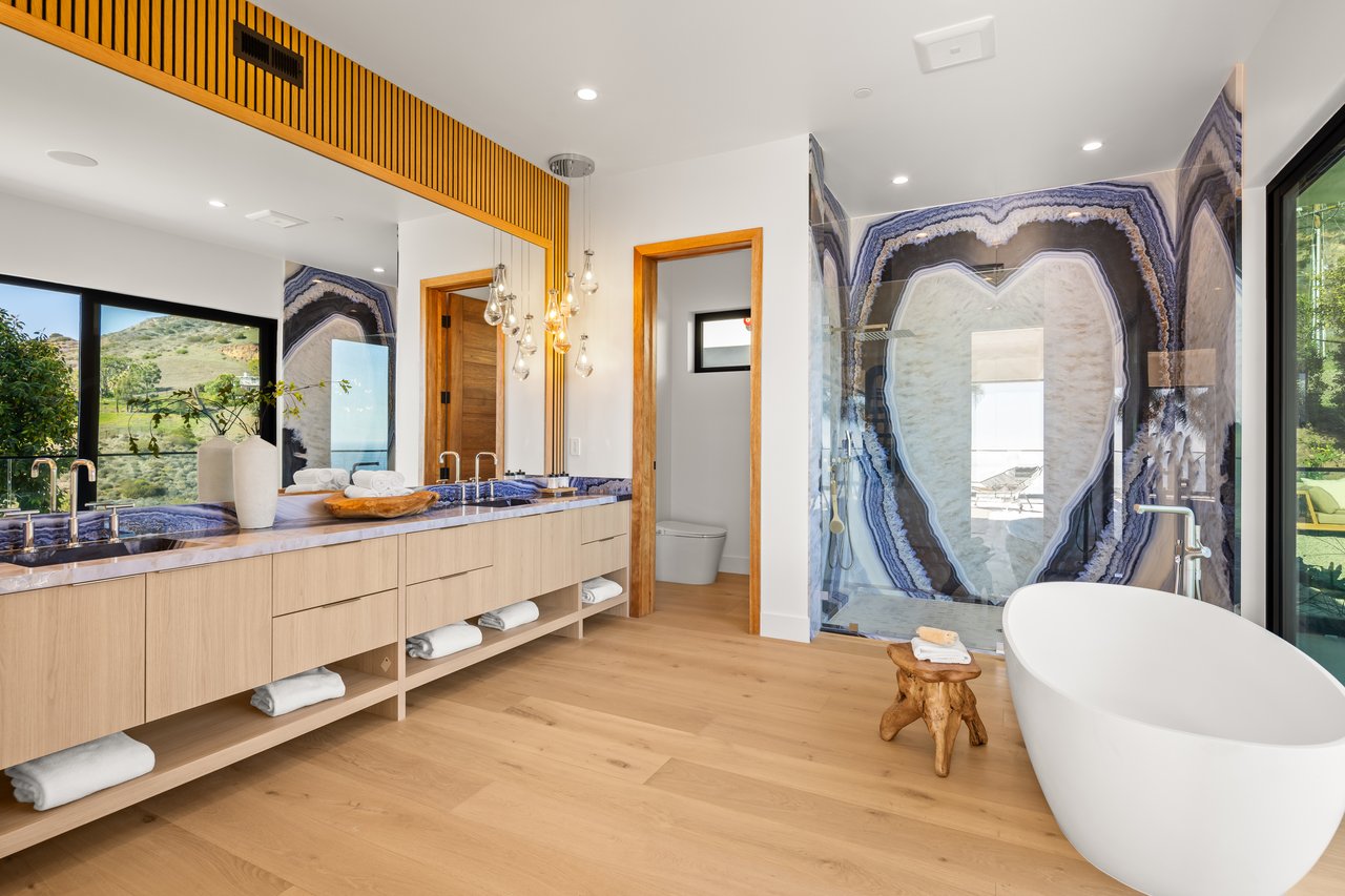 4732 Avenida Del Mar