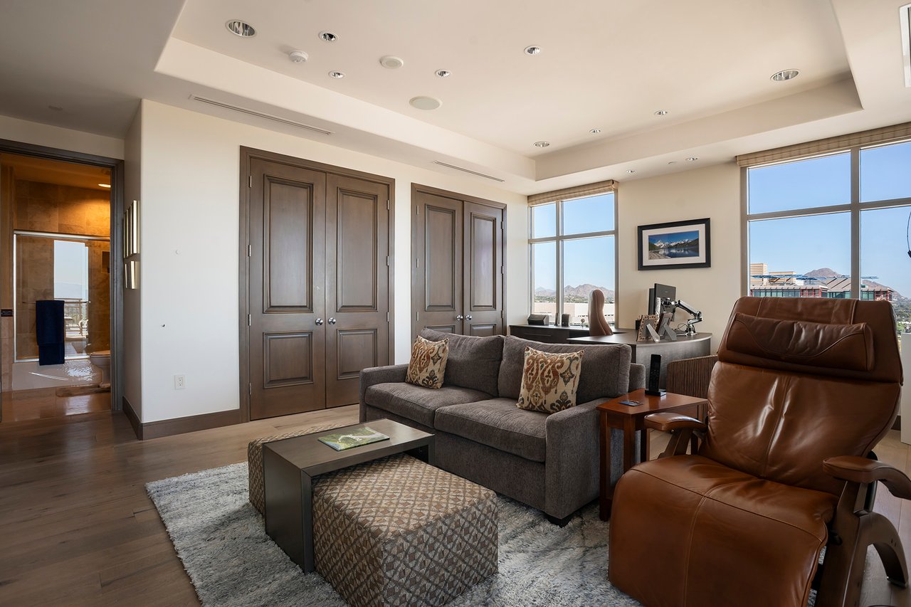 2211 E CAMELBACK Road, 1203