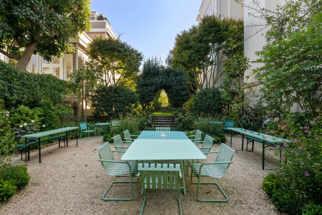 Magnificent Apartment at The Heights