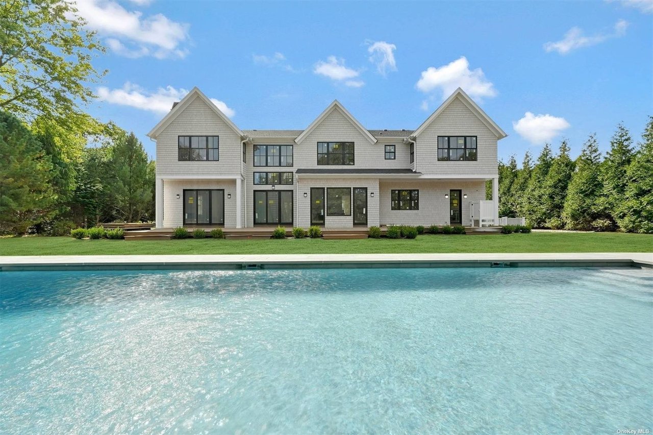 7 Lemuria Ln