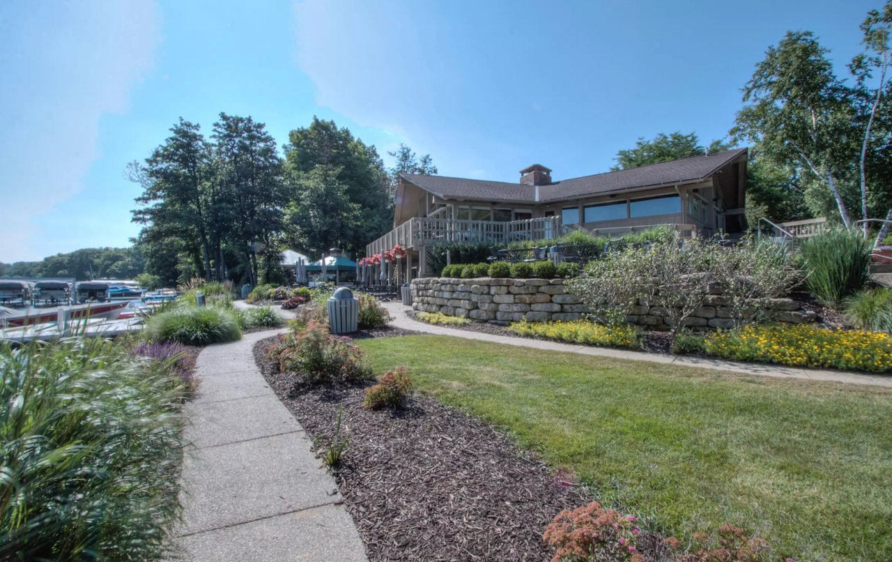 158 Abbey Springs Dr
