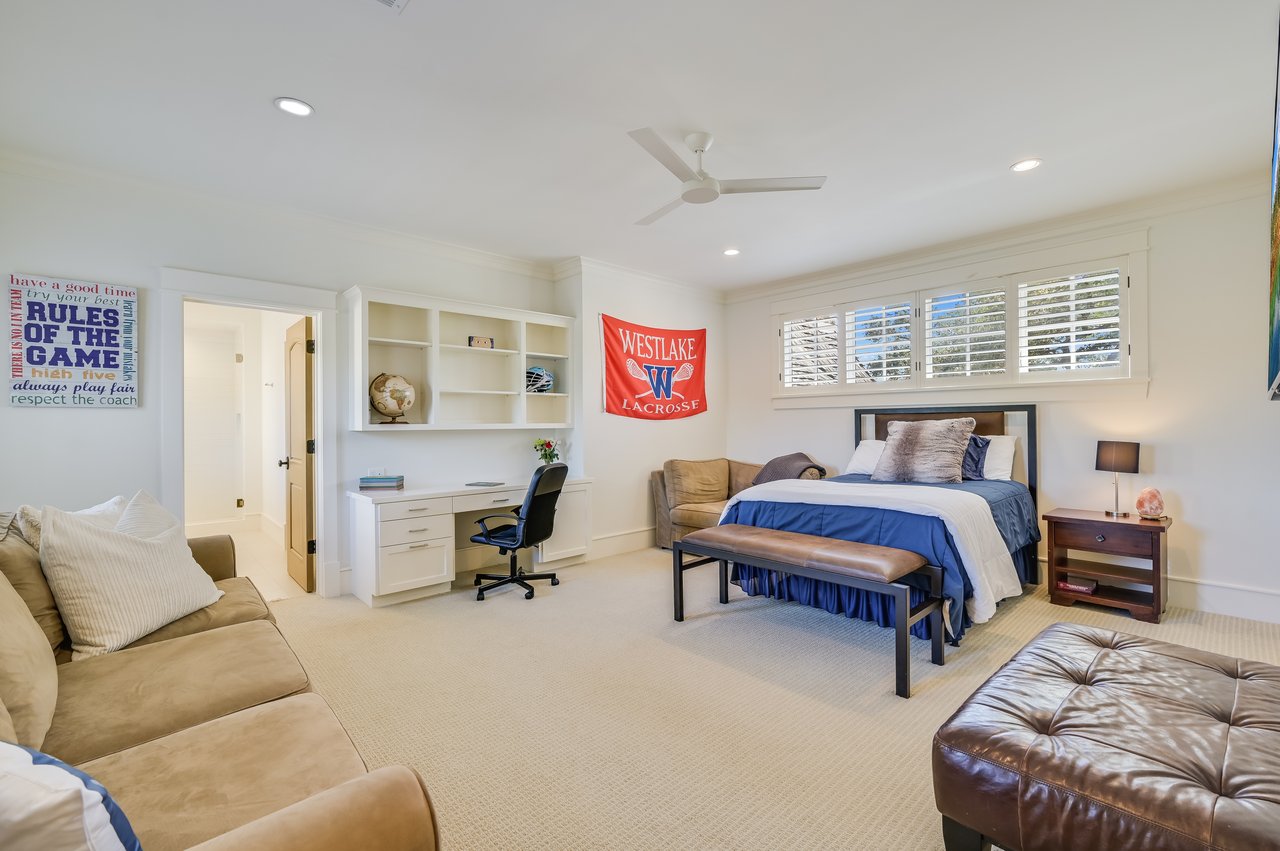 4907 Rollingwood Drive