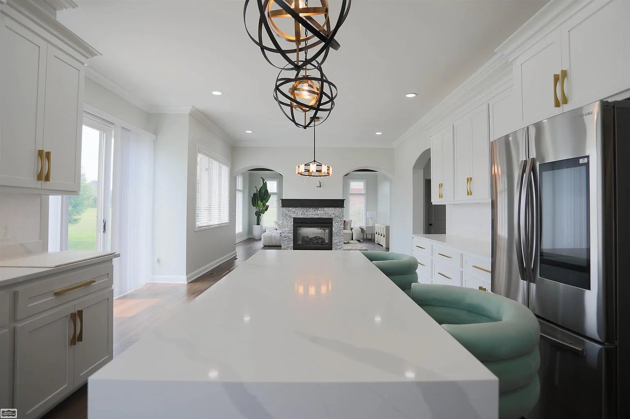 8844 Ridge Dr