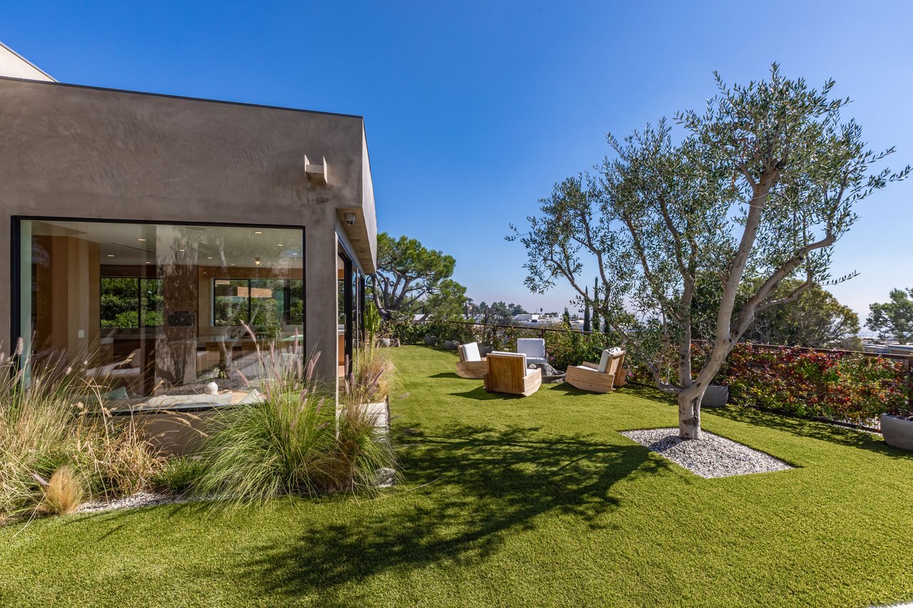 1705 Carla Ridge, Beverly Hills